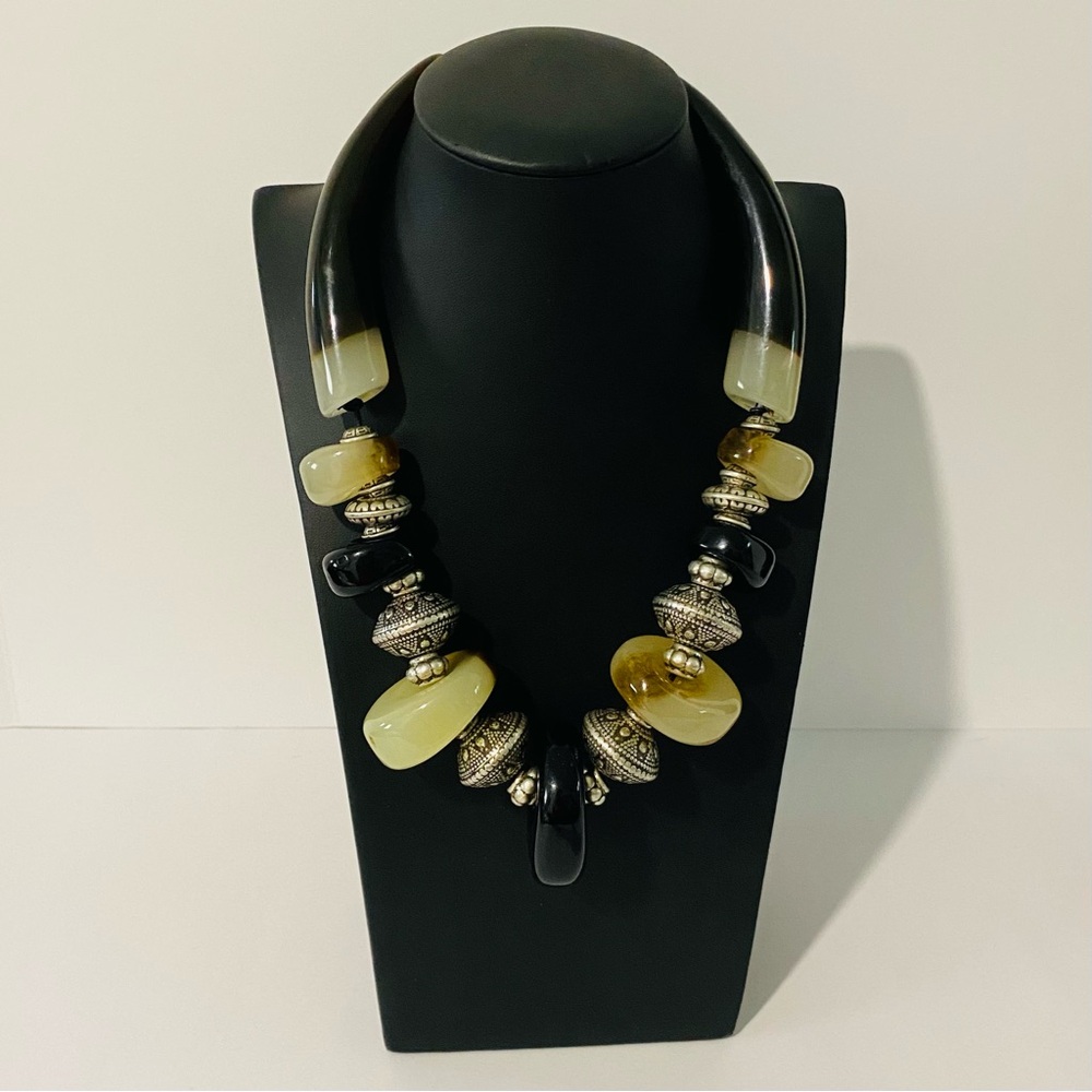 Vintage Lucite Large Horn Design Necklace.